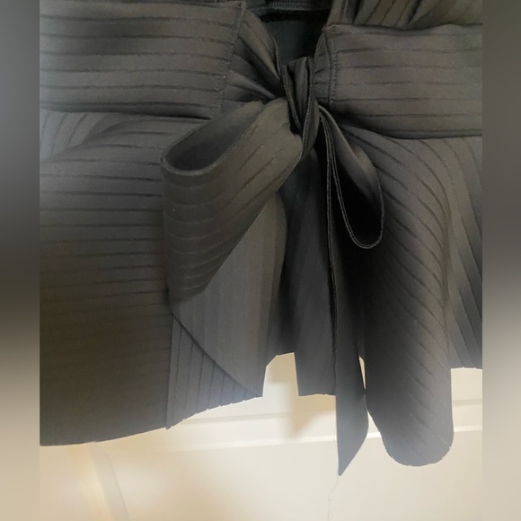 Black peplum top with bow size M - Picture 3 of 9